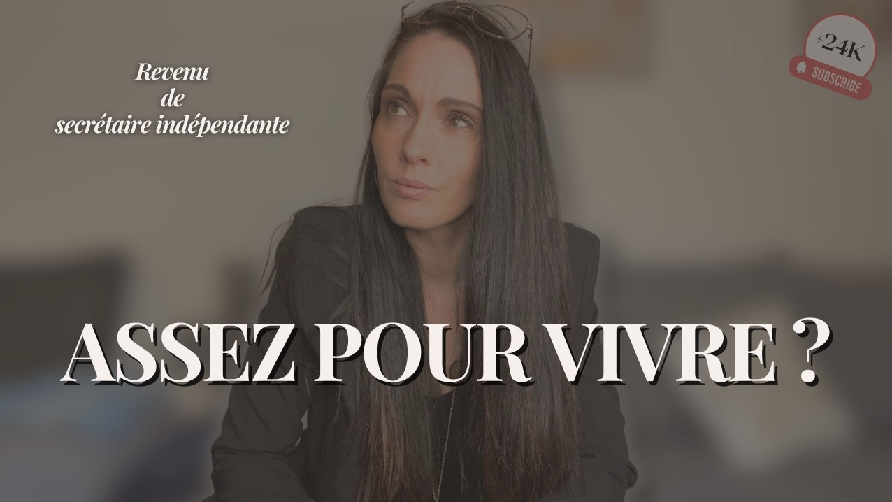 Secrétaire indépendante calculant son revenu mensuel à son bureau